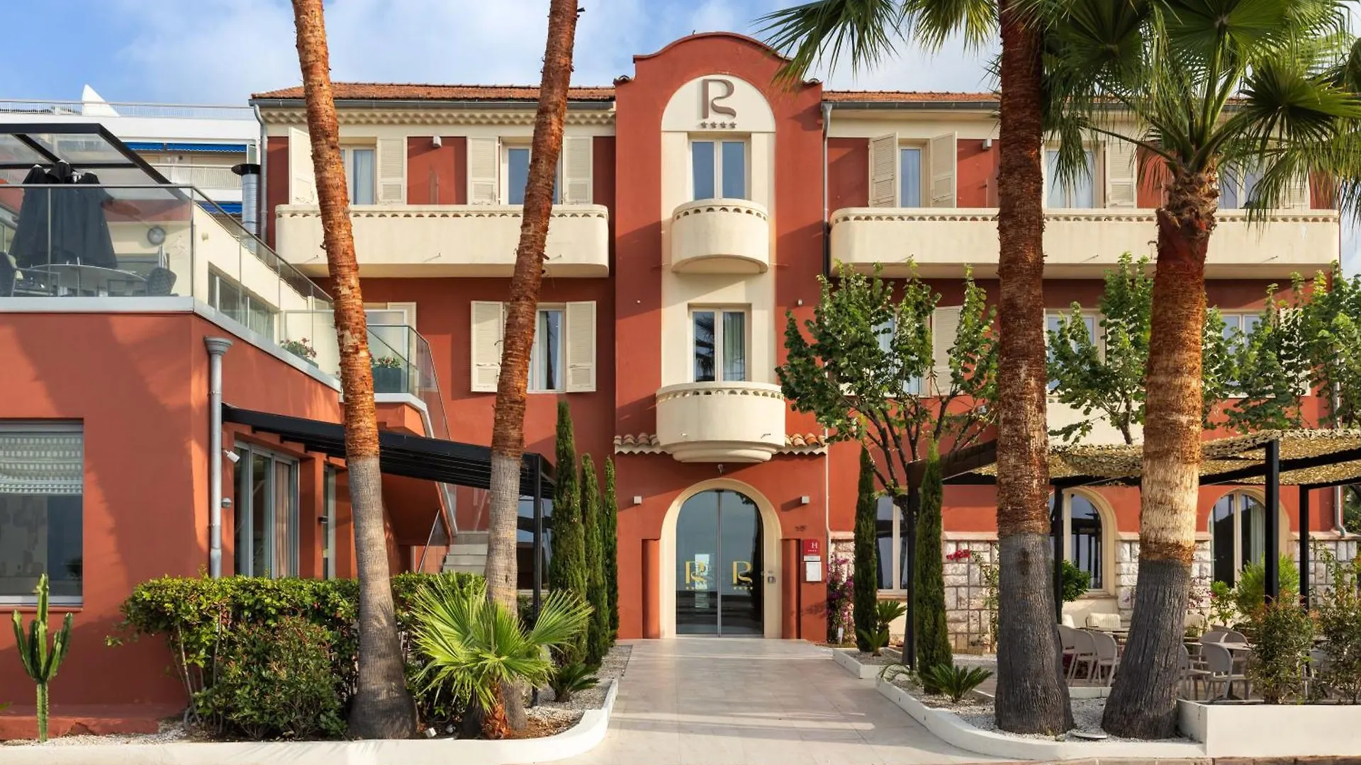 Appart'é Hôtel Cagnes-sur-Mer 4*,